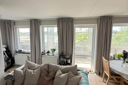 Galoppvägen 3 läktarbyggnaden, Galoppvägen 3, Täby